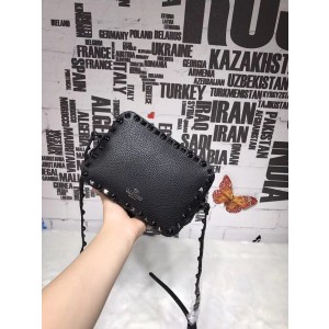 발렌티노 락스터드 크로스백 20CM V50165