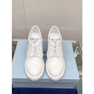 프라다 로퍼