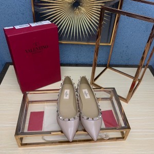 Valentino 발렌티노 애나멜 락스터드 플랫슈즈