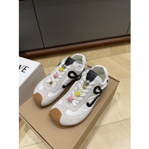 로에베 스니커즈