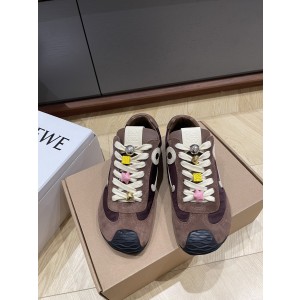 로에베 스니커즈