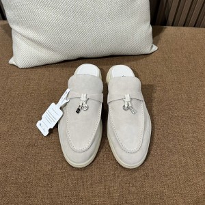 로로피아나 썸머참스워크 뮬 정품급